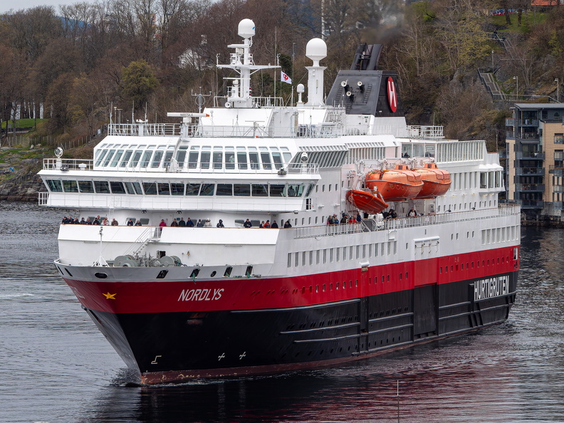 NORDLYS einlaufend in Bergen