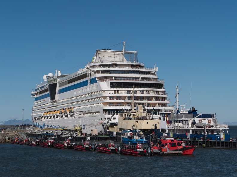 Vor Longyearbyen - AIDAluna 