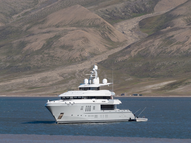 Vor Longyearbyen - Yacht MOGAMBO 