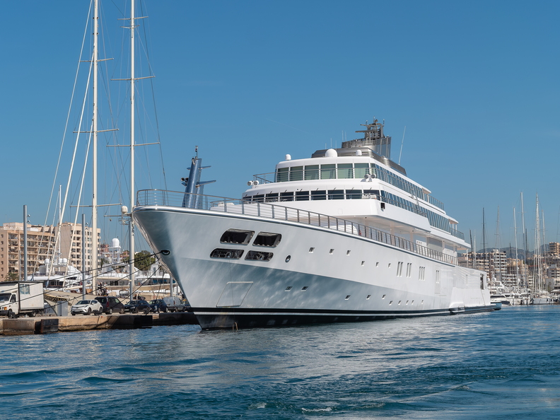 Mega-Yacht RISING SUN - 139 m